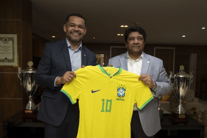 Presidente da CBF, Ednaldo Rodrigues, recebe Ednaílson Rozenha, Presidente da Federação Amazonense de Futebol