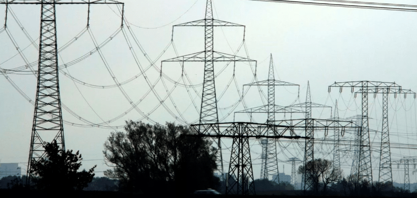 Linha de transmissão de energia (Foto: REUTERS/Pawel Kopczynski)