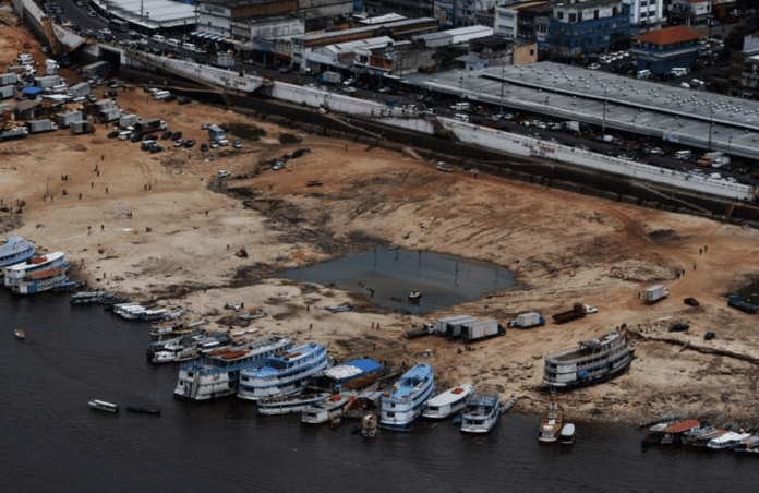 Manaus em Emergência devido à Vazante do Rio Negro