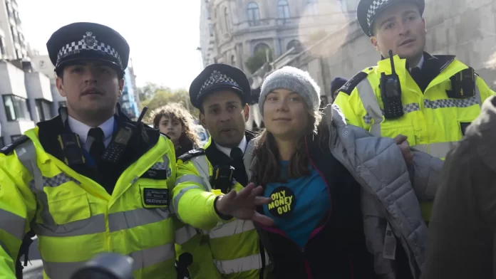 Detenção de Greta Thunberg em Londres