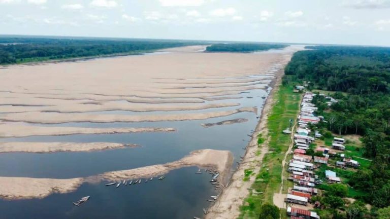  Seca no Amazonas: Nível do Rio Negro Abaixo de 13 Metros