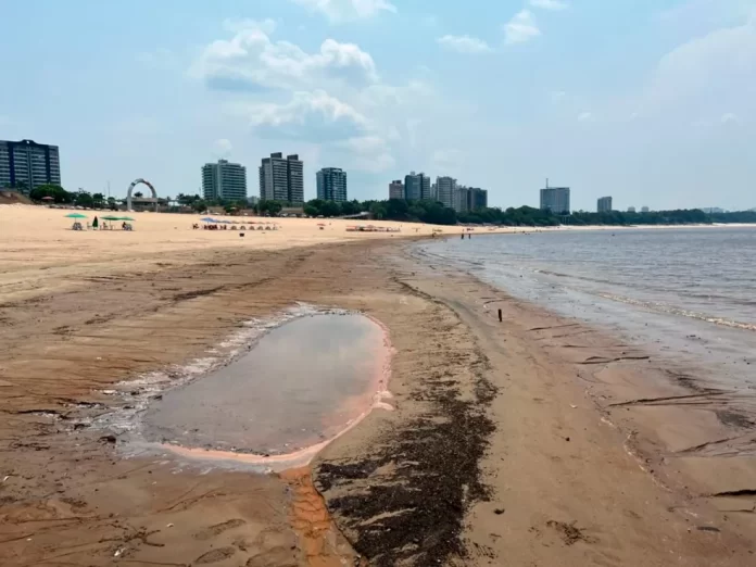 Praia de Ponta Negra: Interdição devido à Seca na Amazônia