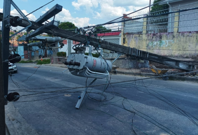 Incidente com Poste: Manaus em Reforma