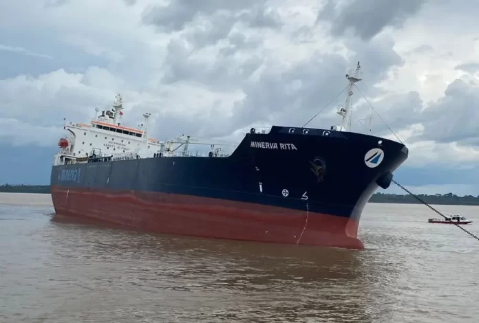 Navio Petroleiro no Rio Amazonas: Risco Ambiental