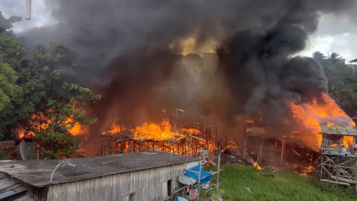 Tragédia Evitada: Incêndio em Manaus Destrói 30 Residências