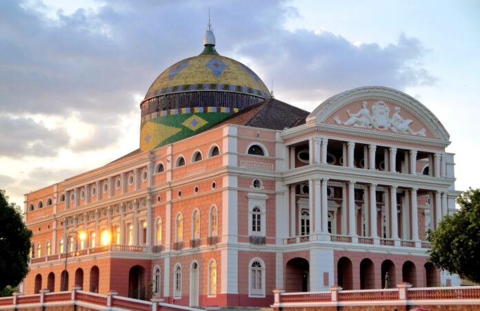 Teatro Amazonas em Manutenção e Retorno Cultural Antecipado