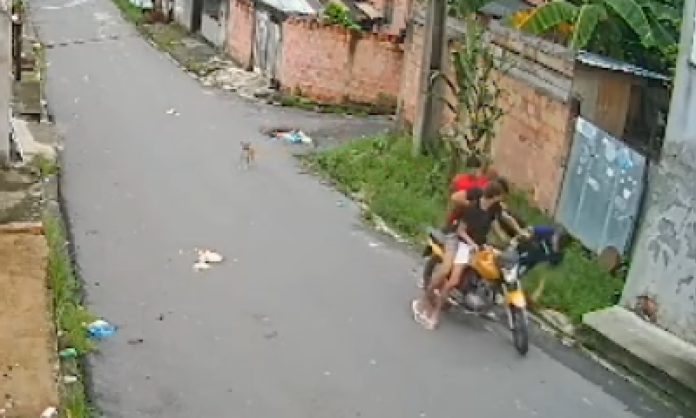 Estudante assaltado e agredido em Manaus