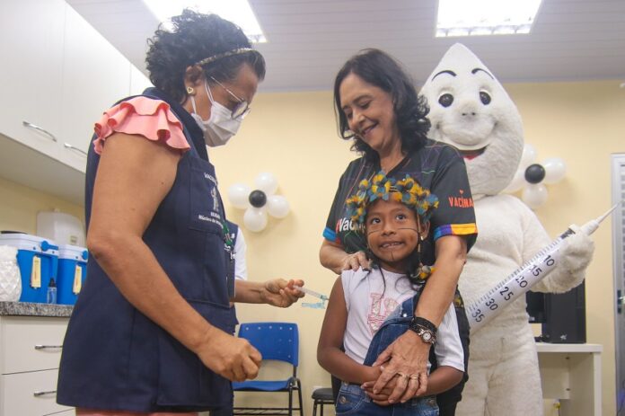 Manaus amplia vacinação contra Dengue