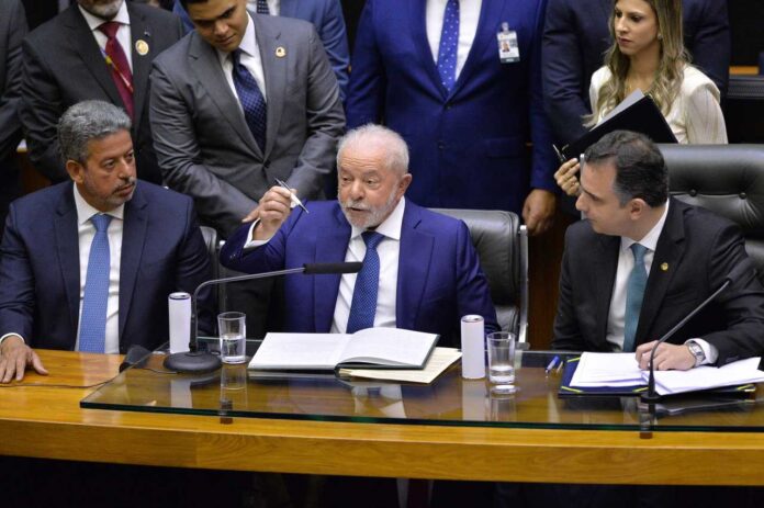 Congresso derruba veto de Lula