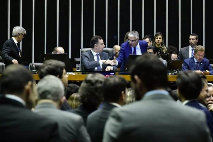 Veto de Bolsonaro a Lei Contra Fake News