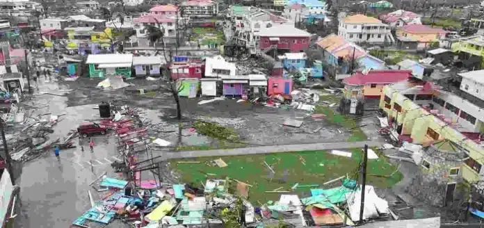 Furacão Beryl destrói ilha no Caribe