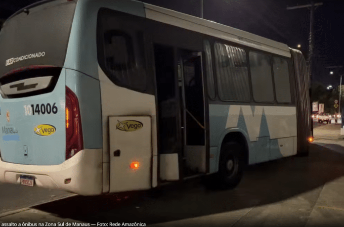 Assalto a Ônibus em Manaus Deixa Quatro Feridos;