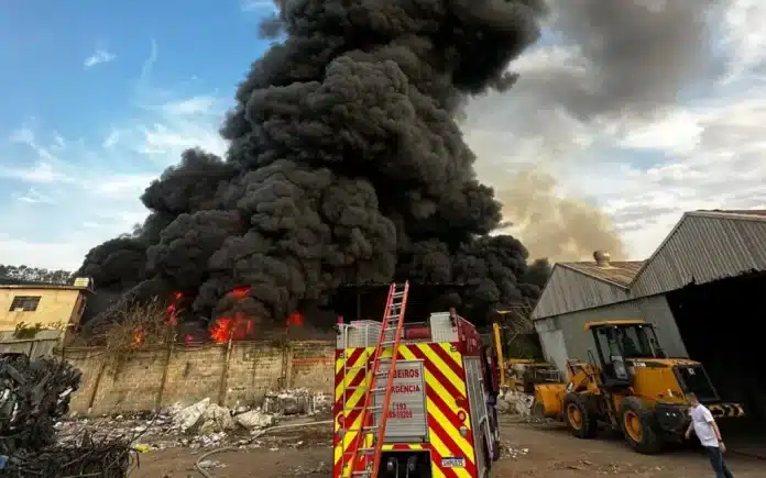 Incêndio em Empresa Reciclagem