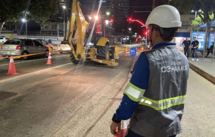 Interdição na Avenida Mário Ypiranga em Manaus