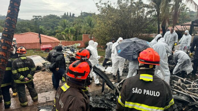 Corpos de vítimas do acidente aéreo em Vinhedo