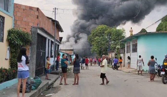 Incêndio atinge fábrica em Manaus; causas desconhecidas