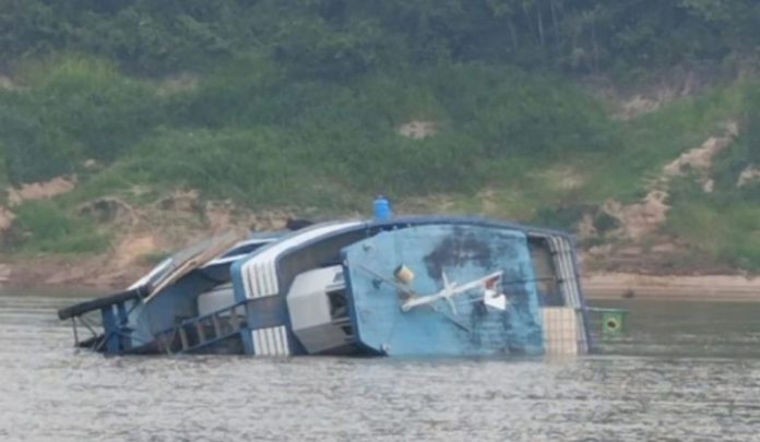 Barco Naufraga no Rio Purus AM