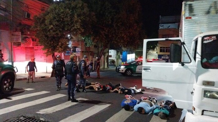 Nove presos por furto em loja de Manaus