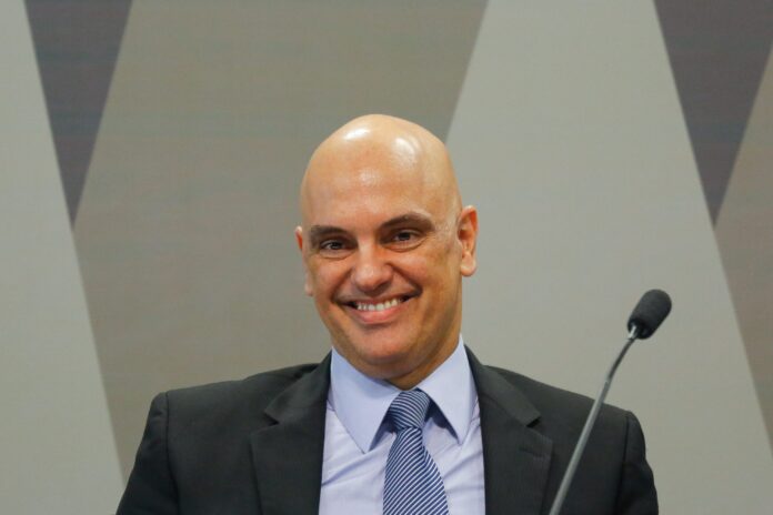 Moraes exige prova de representação do X