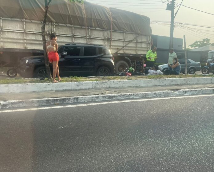 Acidente na Efigênio Salles gera trânsito intenso em Manaus