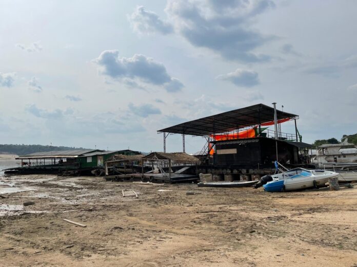 Rio Negro sobe após seca Histórica