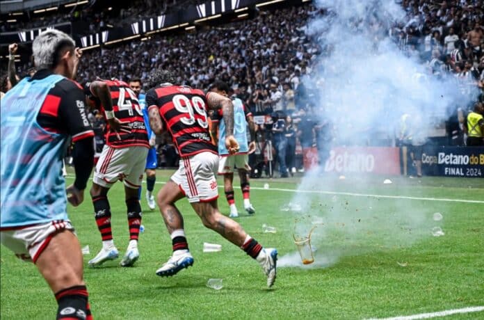 Confusão marca final entre Flamengo e Atlético-MG