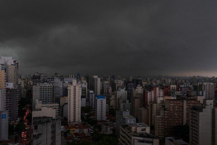 SP inicia domingo com céu nublado após tempestade