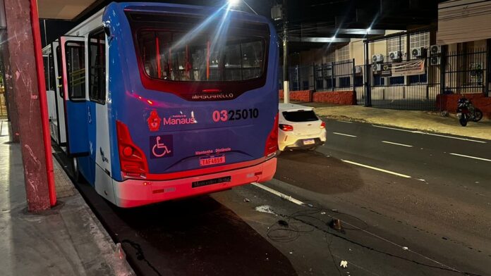 Motociclista Preso Sob Ônibus