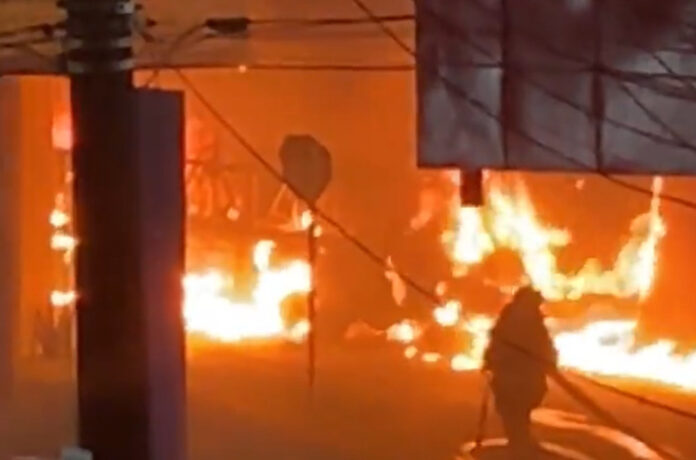 Incêndio micro-ônibus em Manaus