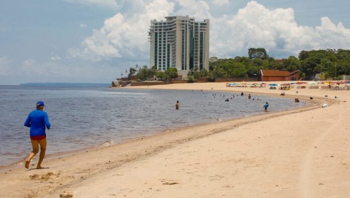 Ponta Negra reaberta para banhistas