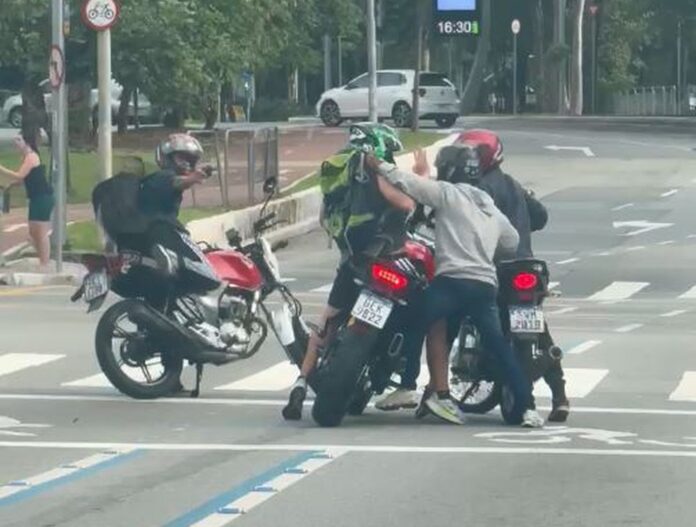 Roubo de moto na Faria Lima