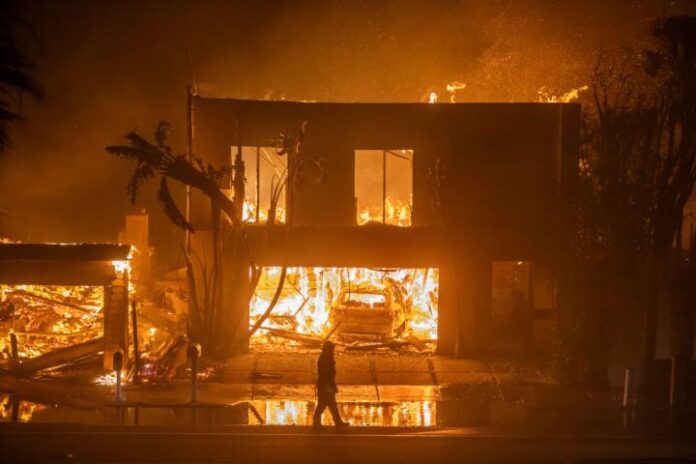 Incêndios Destroem Casas de Famosos