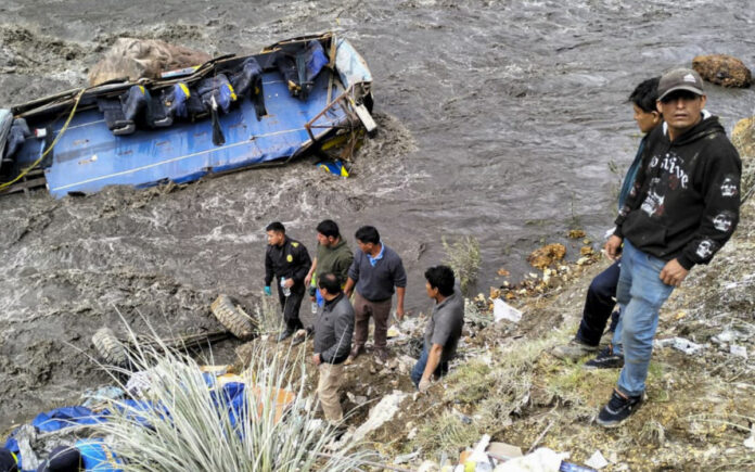 Acidente de Ônibus nos Andes Peruanos