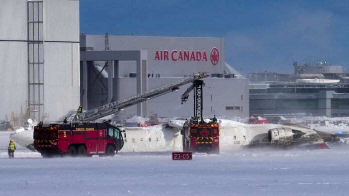 Avião da Delta Capota Durante Pouso em Toronto e Deixa Feridos