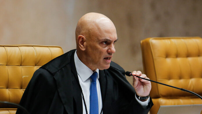 Trump e Rumble Livres de Moraes nos EUA