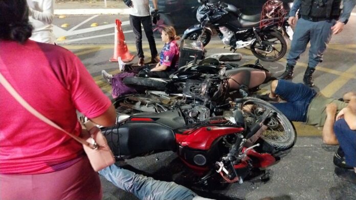 Acidente entre motos deixa três feridos em Manaus