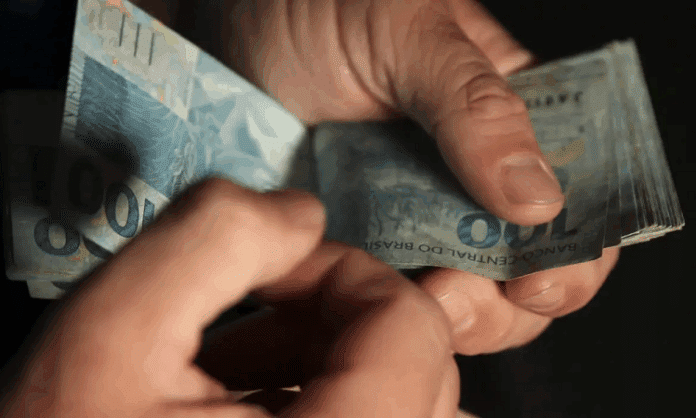 Tarcísio propõe 5% de reajuste a servidores de SP