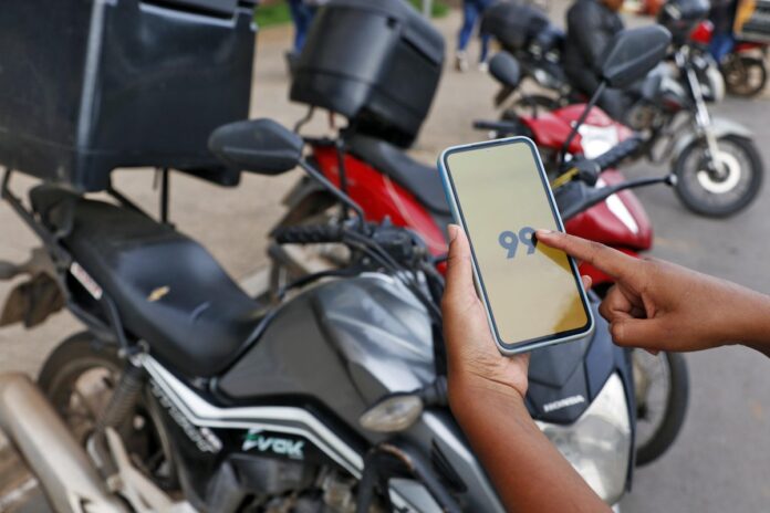 Justiça suspende mototáxi por app em SP