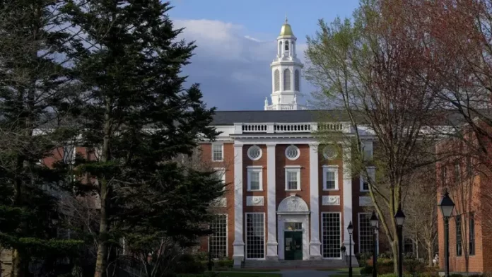 Trump x Harvard: Justiça dos EUA suspende revogação