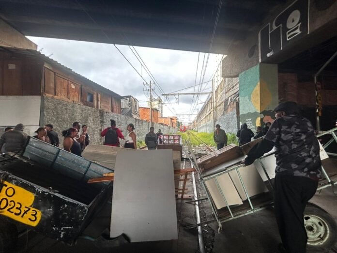 Favela do Moinho: protesto paralisa linhas da CPTM