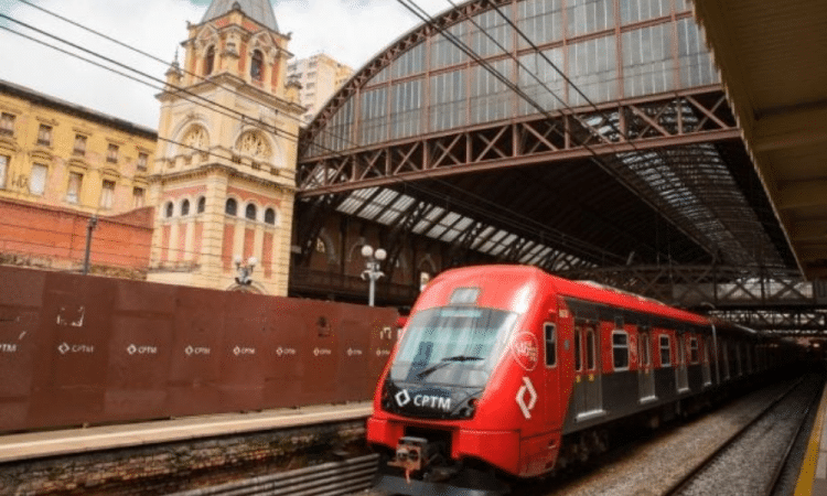 Favela do Moinho: protesto paralisa linhas da CPTM