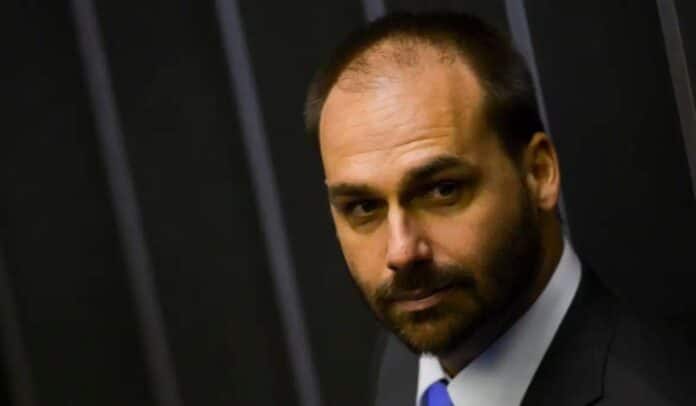 PT pede cassação de Eduardo Bolsonaro por ações nos EUA