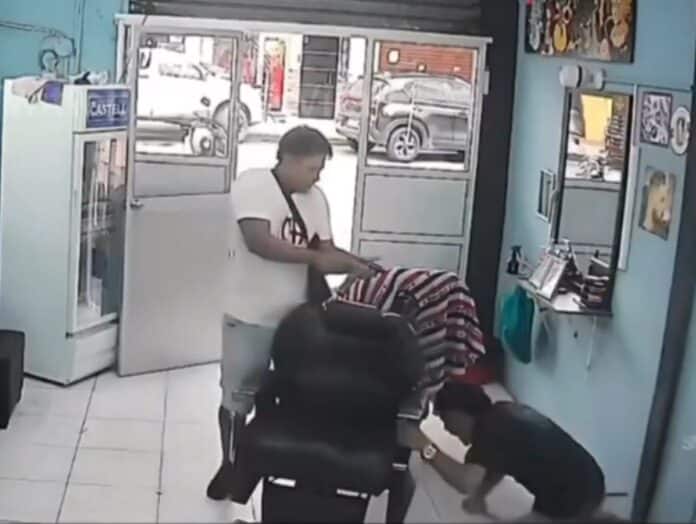 Submetralhadora falha e barbeiro escapa da morte