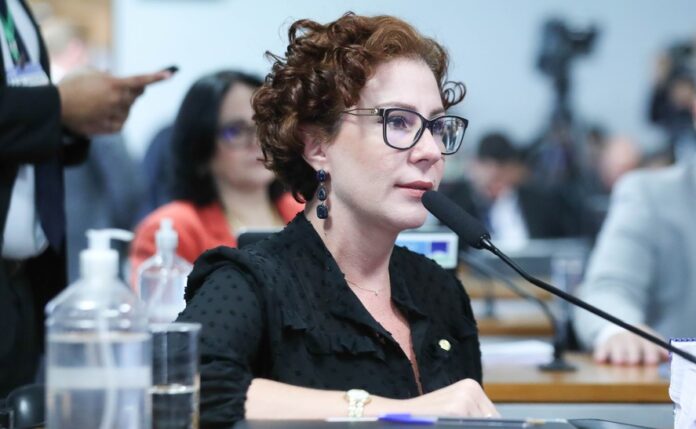 Zambelli na Interpol após fugir do Brasil