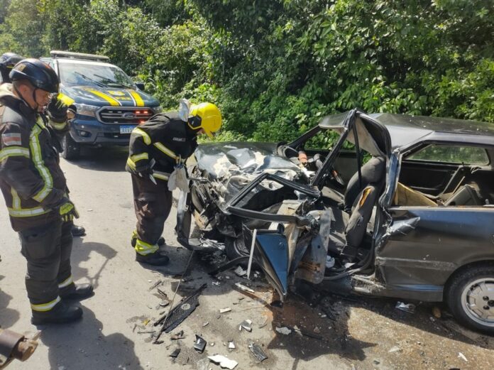 Colisão na BR-174 em Manaus deixa dois feridos