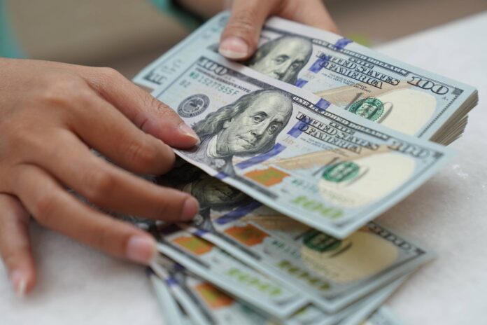 Dólar cai a R$ 5,48 com Superquarta
