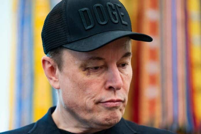 Musk recua após críticas a Trump