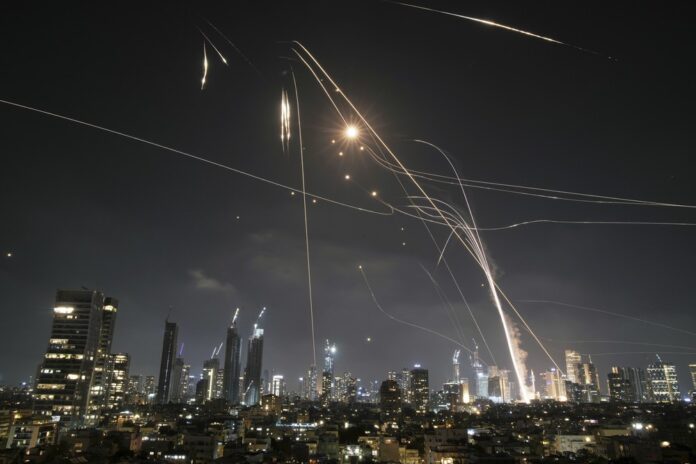 Irã reage a ataque dos EUA com mísseis contra Israel