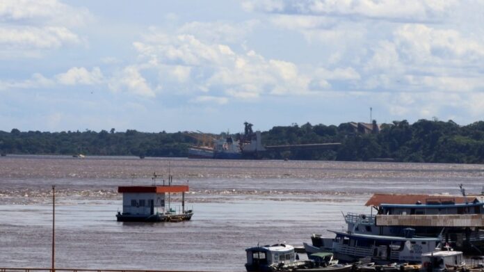 Lancha colide com balsa no Amazonas