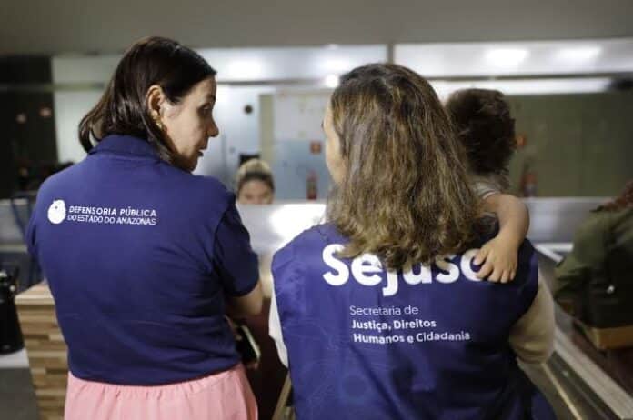 Menina retirada ilegalmente é devolvida à mãe em MG